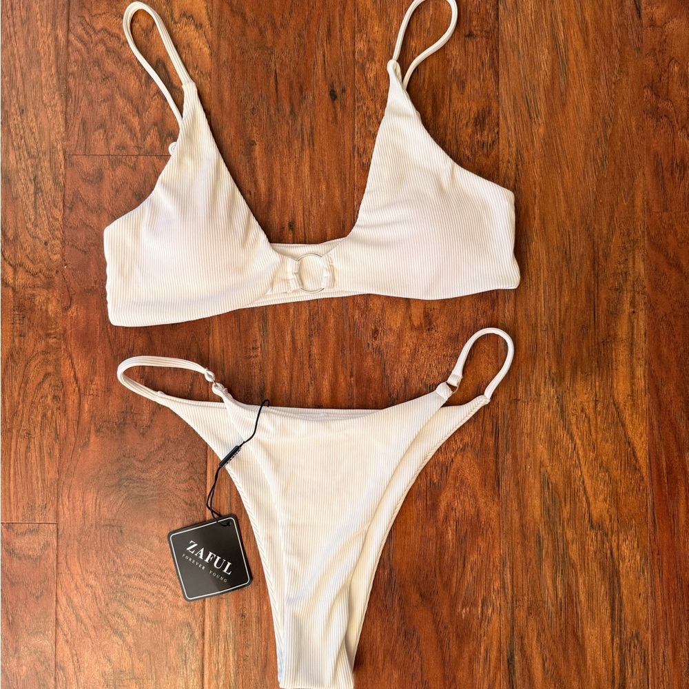 Zaful Off-White Ribbed Bikini Set - Picture 2 of 3